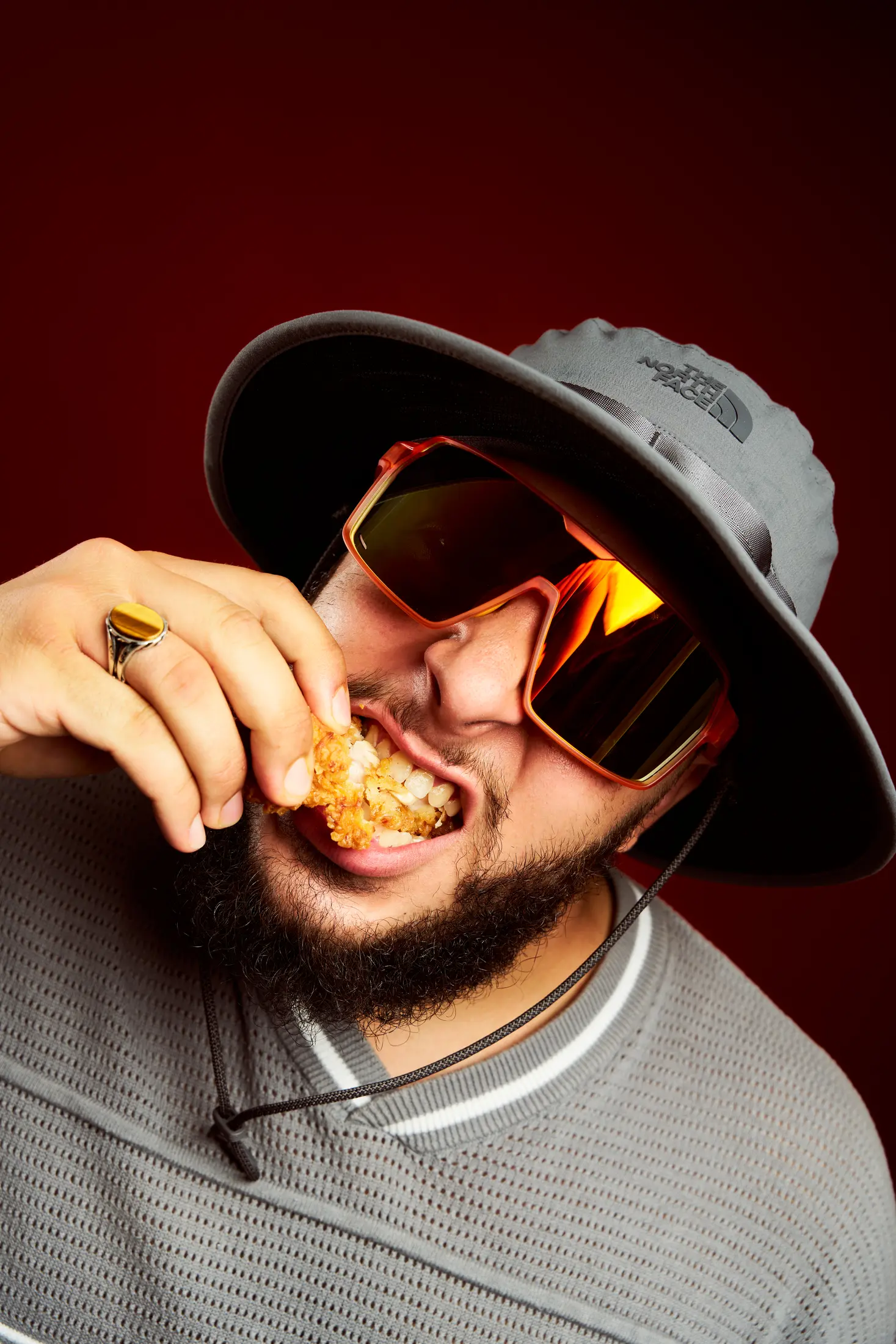 Dégustation du poulet frit O’KRUNCHY lors du shooting officiel